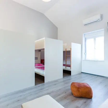 Sunset Hostel *